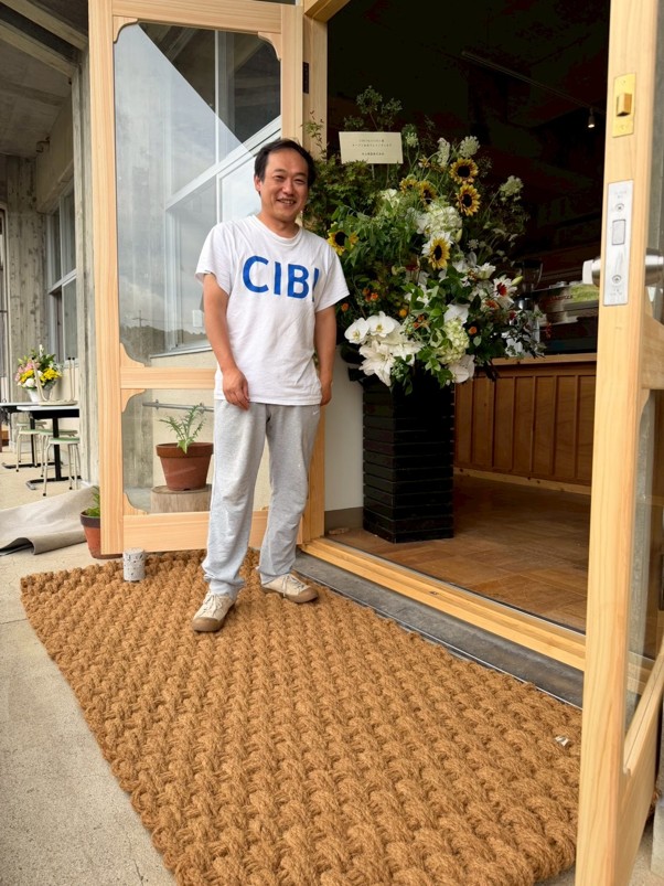 CIBI OKAYAMAの入口前に敷かれたココペーバー