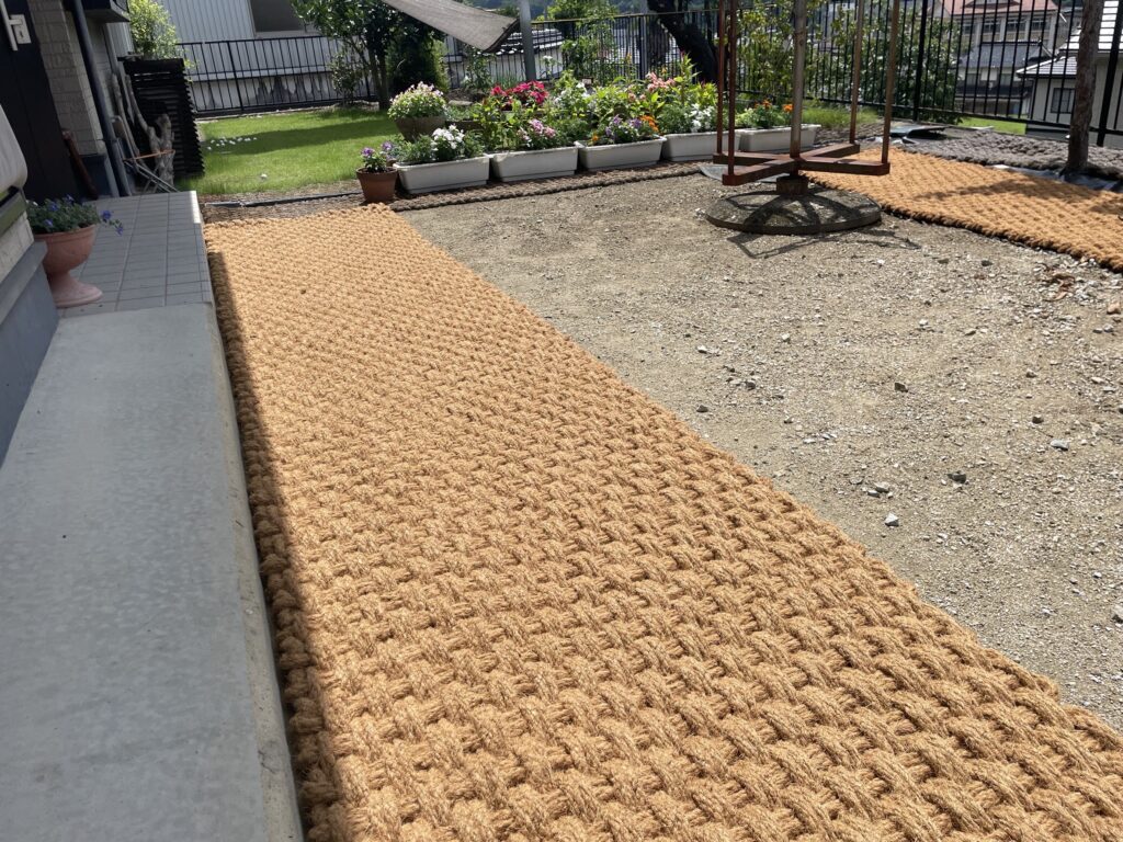 岡山県のお客様よりリピートのご注文をいただきました！～お庭の通路とプランターで活躍中～