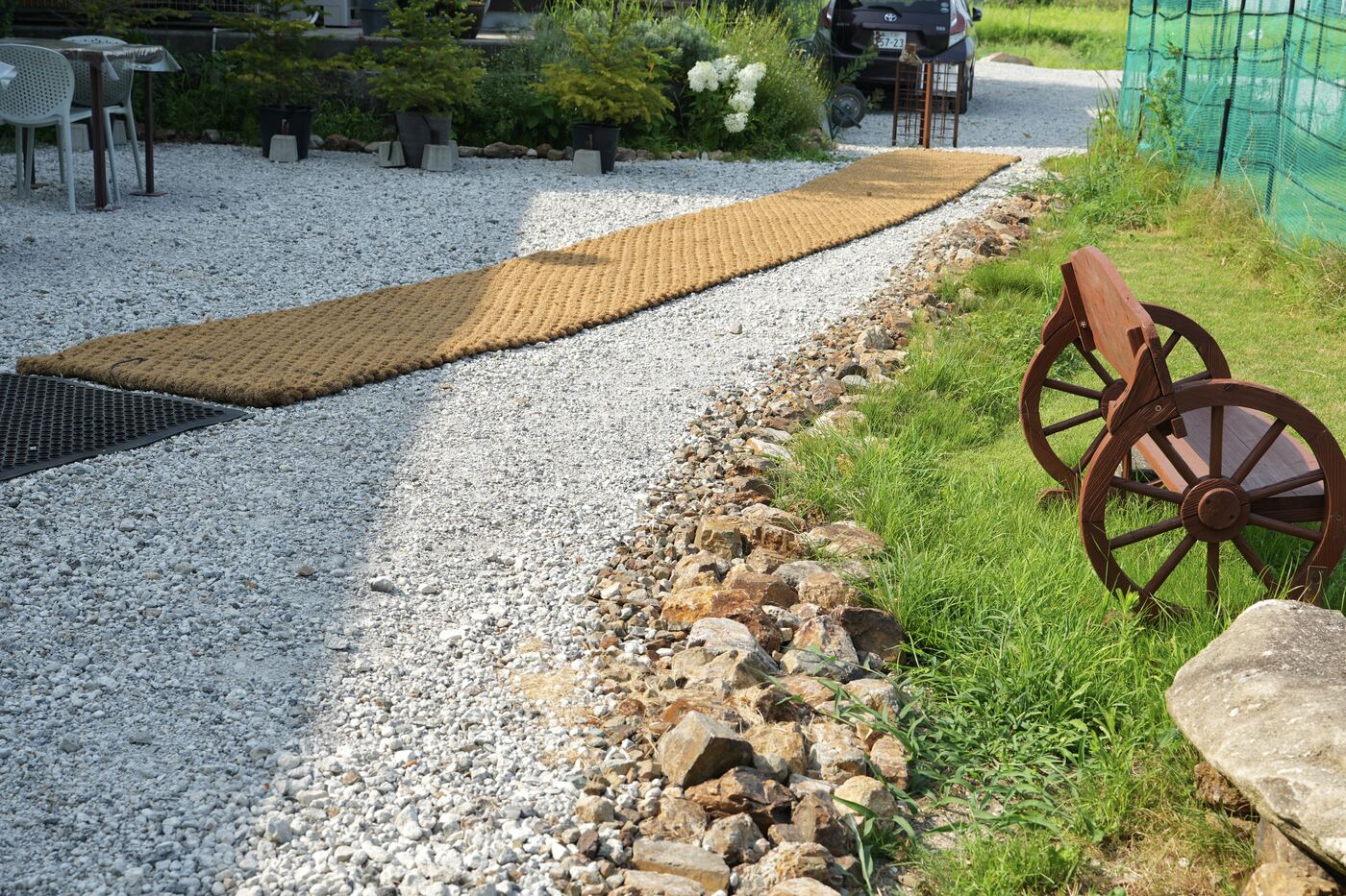 ゆるやかにカーブしながら続くココペーバーの通路